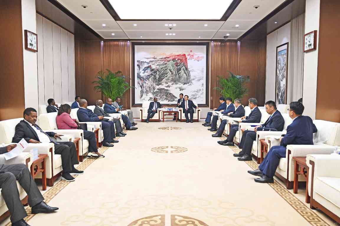 中国铁建董事长戴和根与坦桑尼亚交通部长姆巴拉瓦举行会谈：共同推进坦赞铁路激活项目