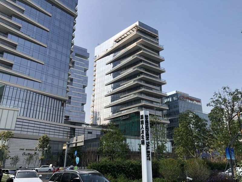 墙面装饰：乳胶漆与墙布的选用对比